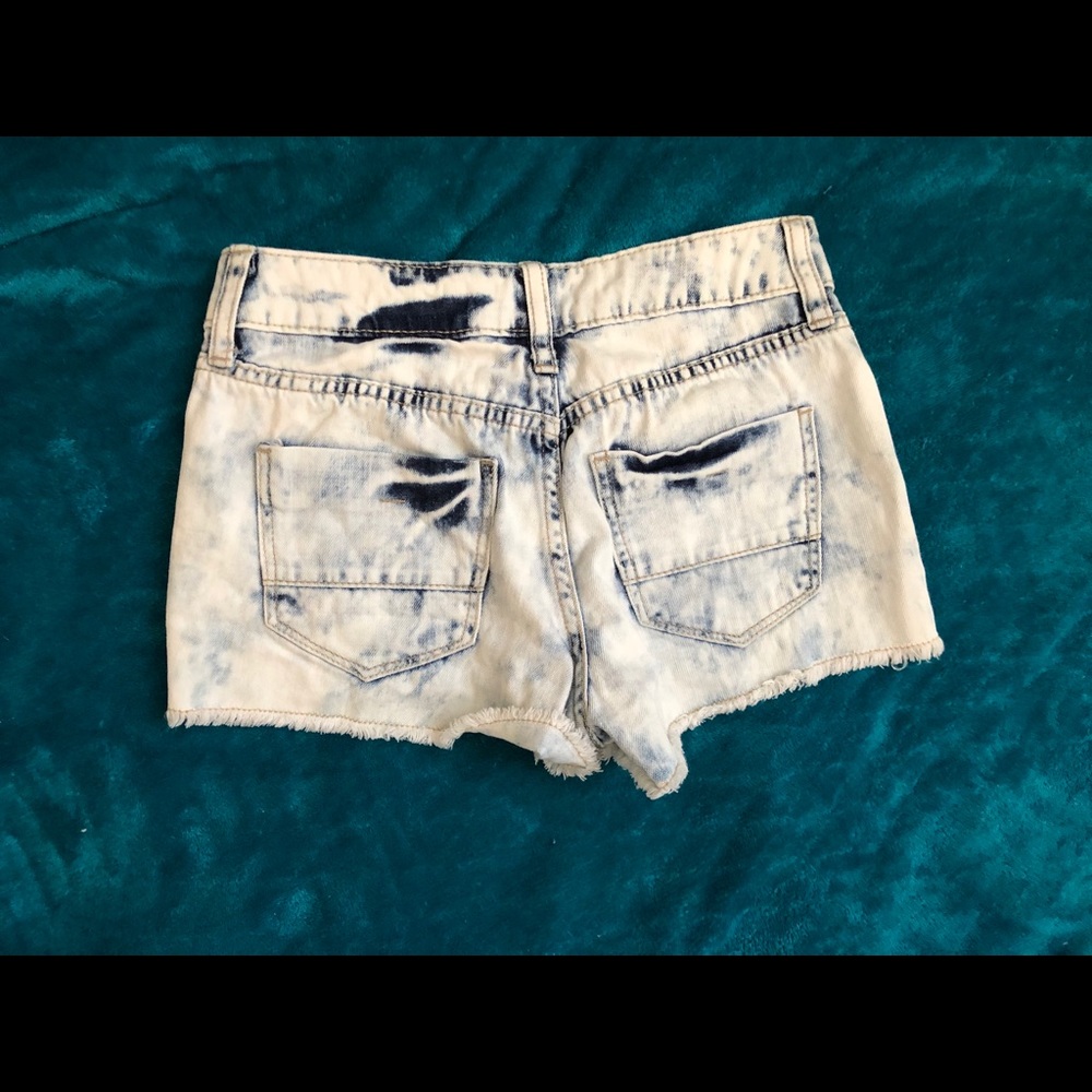 Bleached shorts - Picture 2 of 2